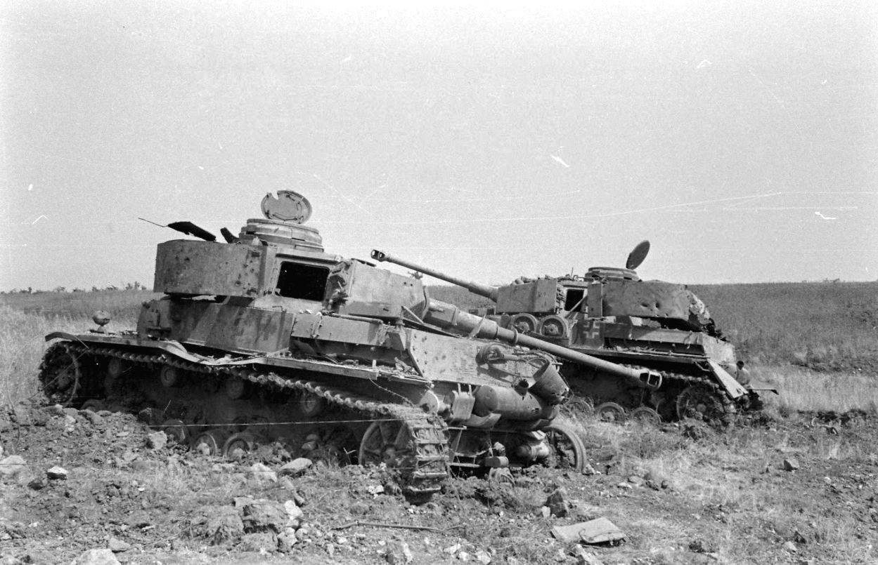 Немецкие танки 1943 года. Подбитые танки т-34 на Курской дуге. Курская битва Прохоровка подбитые танки. Подбитый немецкий танк 1941. Танк тигр т4.