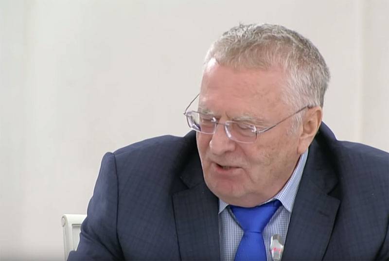 Zhirinovsky föreslog att döpa om S:t Petersburg och minska antalet regioner