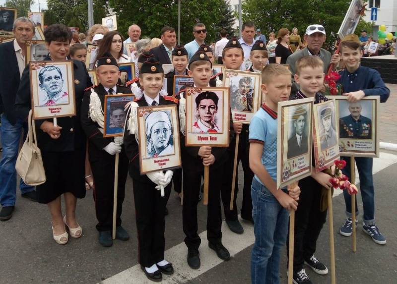 "Бессмертный полк юных" шагает по городам