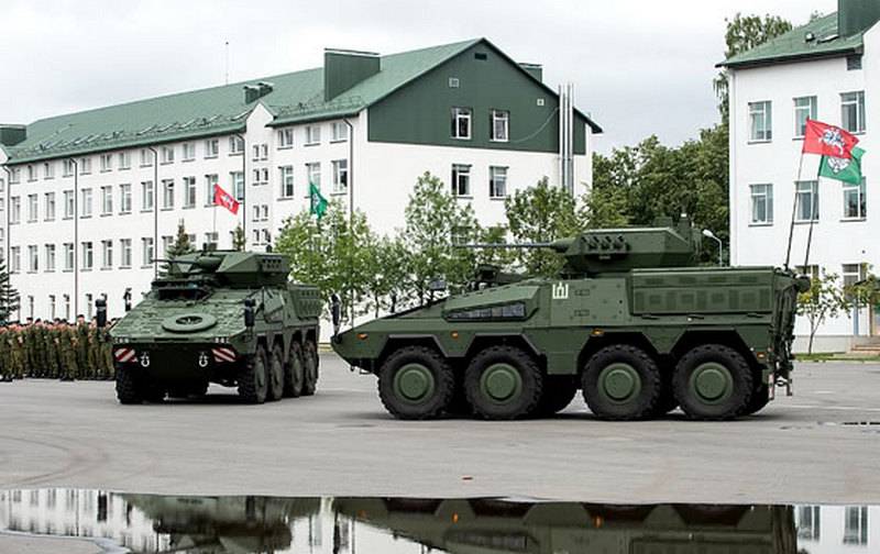 Tentara Lithuania nampa loro BMP Boxer pisanan ("Vilkas")