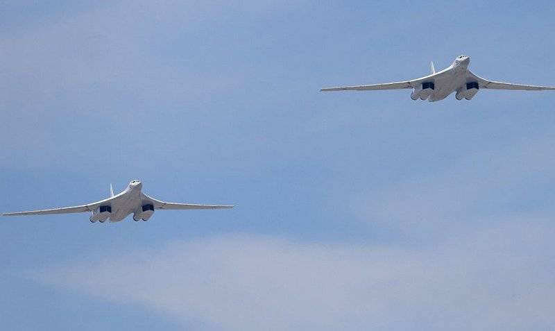 Una coppia di strateghi russi Tu-160 ha sorvolato il Baltico