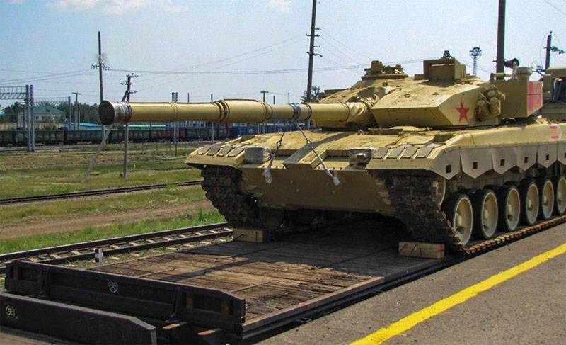 Dans la Fédération de Russie à participer au biathlon de réservoir de la République populaire de Chine a livré Type 96B par chemin de fer