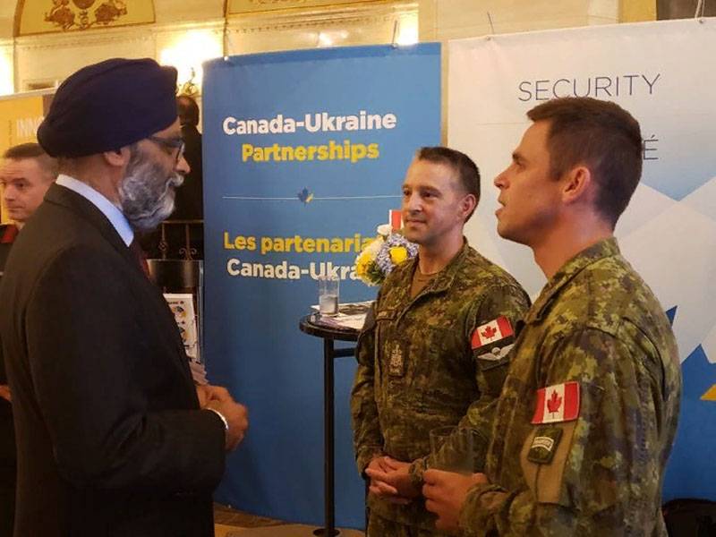 우크라이나의 급진주의자는 창고에서 먼지를 모으는 군사 원조에 관해 캐나다 국방부 장관의 말에 응했습니다.