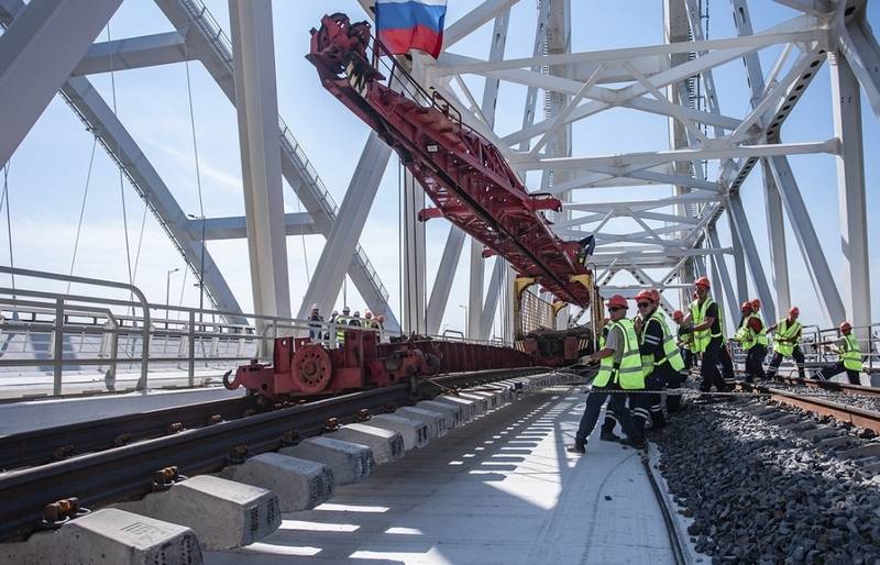 На Крымском мосту закончена укладка второго железнодорожного пути