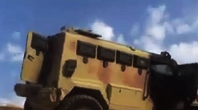 Показан бой и подрыв бронемашины саудовской коалиции в Йемене