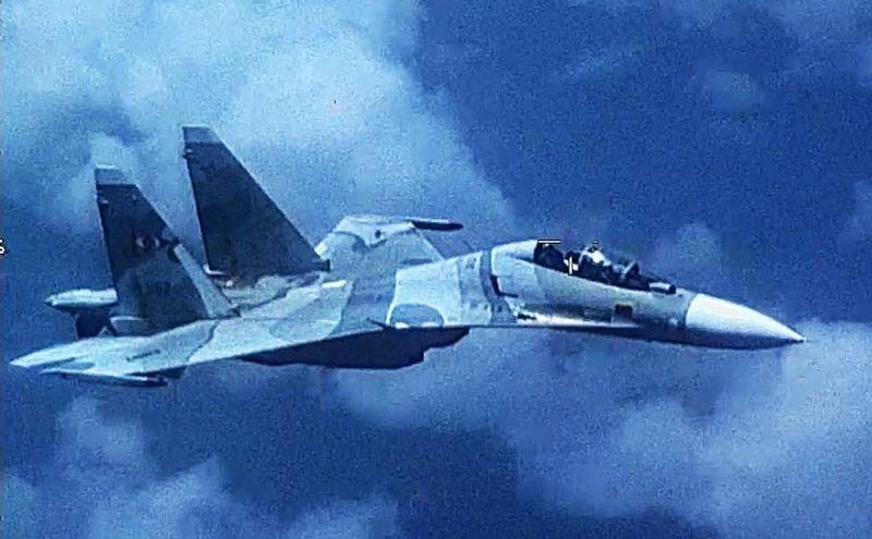Пентагон показал сближение Су-30 ВВС Венесуэлы с разведчиком EP-3