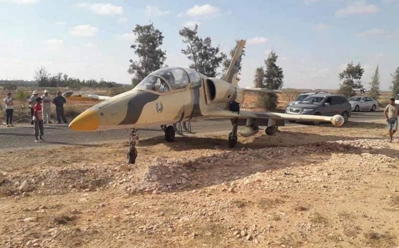 Ливийский военный самолет приземлился на автотрассе в Тунисе