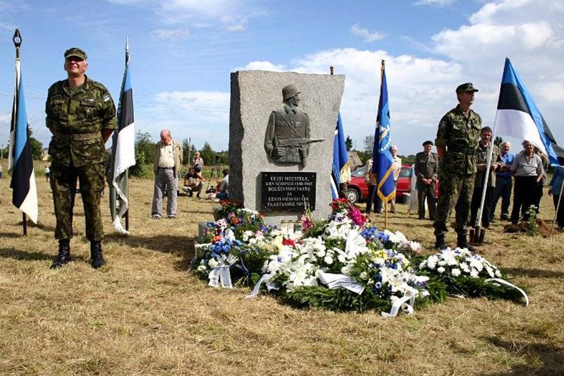 एस्टोनिया में, वे फिर से एसएस सैनिकों को एक स्मारक बहाल करने की कोशिश कर रहे हैं