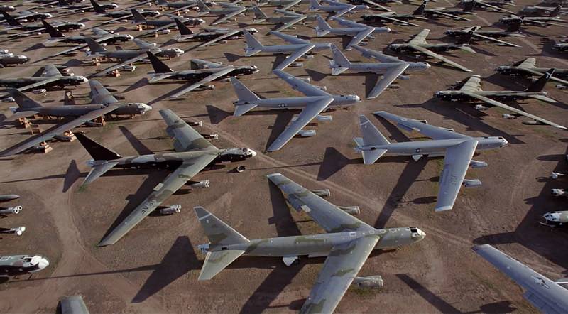 米国空軍が貯蔵庫から「数個」のB-52を発射する意向を発表