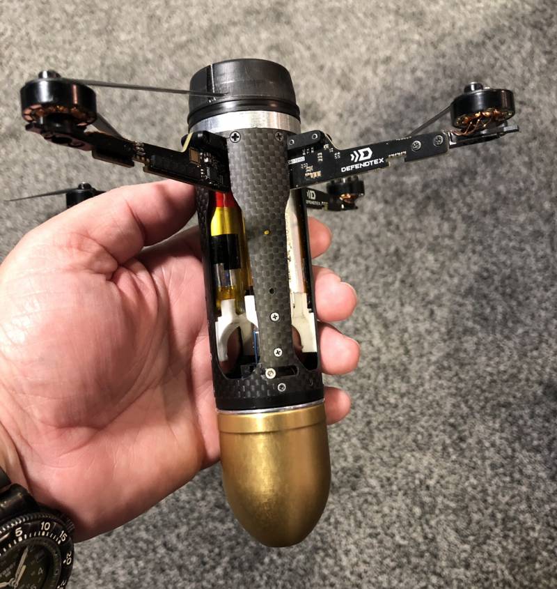 DefendTex Drone-40 Barrage Munition: un outil compact polyvalent