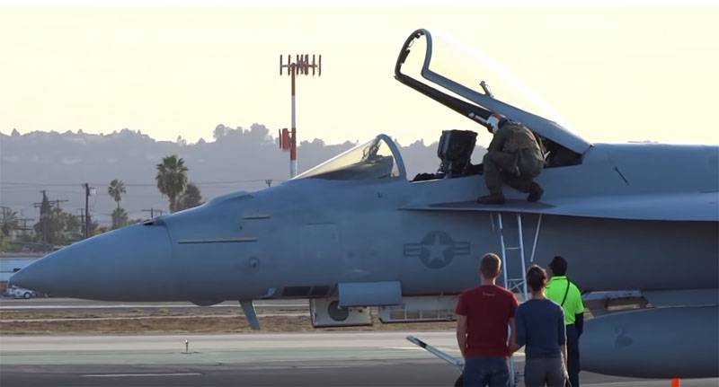 ABD'de, F / A-18E'in kuşla çarpışma nedeniyle düştüğü varsayıldı.