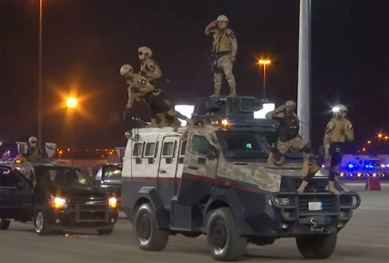 サウジアラビアの「メッカ巡礼のプロテクター」のパレードの映像を示しています。「準備はできています」