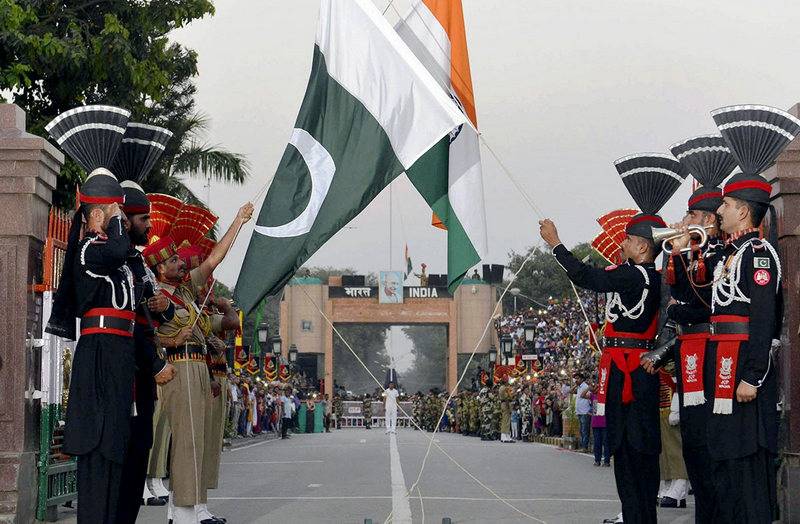 Το Ισλαμαμπάντ διακόπτει τις διπλωματικές σχέσεις με το Νέο Δελχί