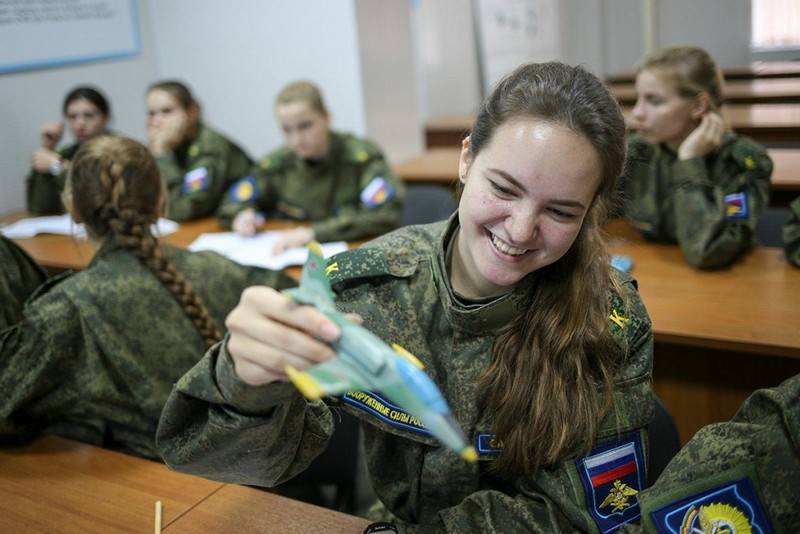 Les filles cadettes seront autorisées à étudier sur des pilotes d'avions de chasse