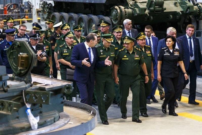 Шойгу показали робототехнические комплексы на базе танка Т-72Б3