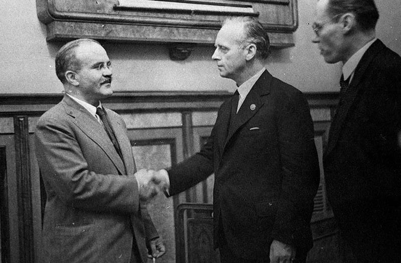 Documents on the Molotov-Ribbentrop Pact submitted in Moscow