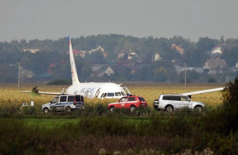 Putin trao danh hiệu Anh hùng nước Nga cho các phi công hạ cánh chiếc A321 gần Zhukovsky