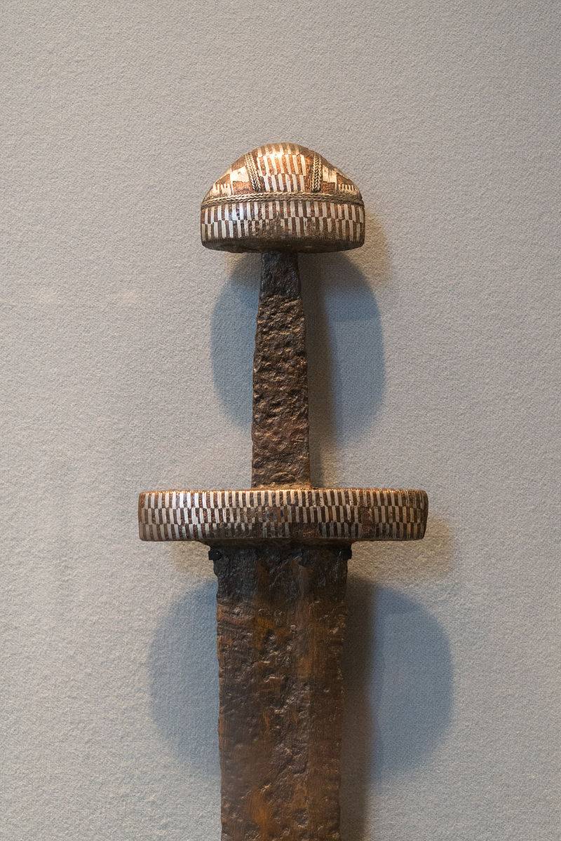 1566121977 11 scandinavian swordsword detail of hilt shown weigh 1021 gt