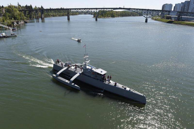 ВМС США намерены принять на вооружение большие корабли-роботы