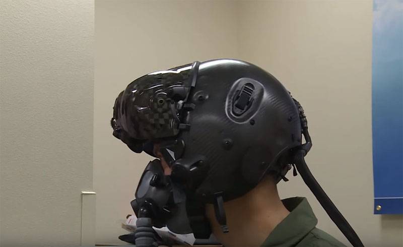 Casco piloto F-35 más barato solo "en papel"