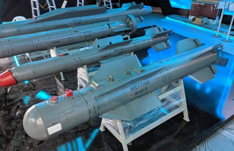 Những quả bom trên không mới nhất K2019BE và K08B đã được trình chiếu tại MAKS-029