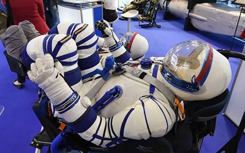 Новый скафандр лишит российских космонавтов "гагаринской традиции"