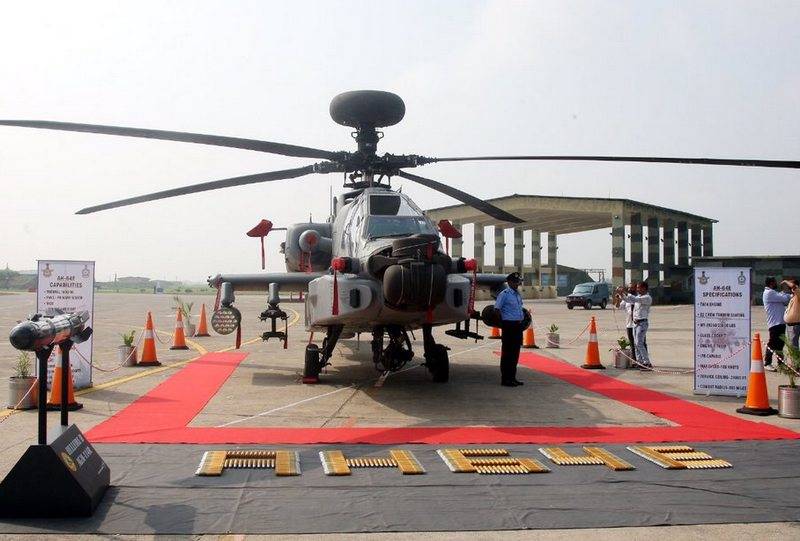 India adopta los primeros ocho helicópteros de ataque AH-64E Apache