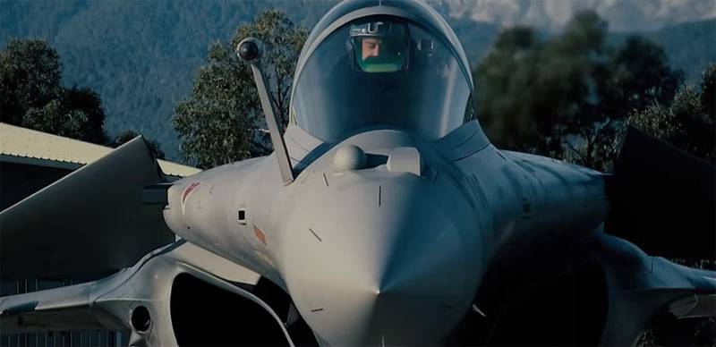 Fransa, ilk Rafale Hindistan Hava Kuvvetleri için üç pilot eğitimini tamamladı
