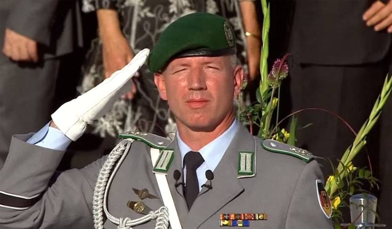 Na Alemanha: um soldado deve parecer chique e elegante em um novo uniforme de estilista