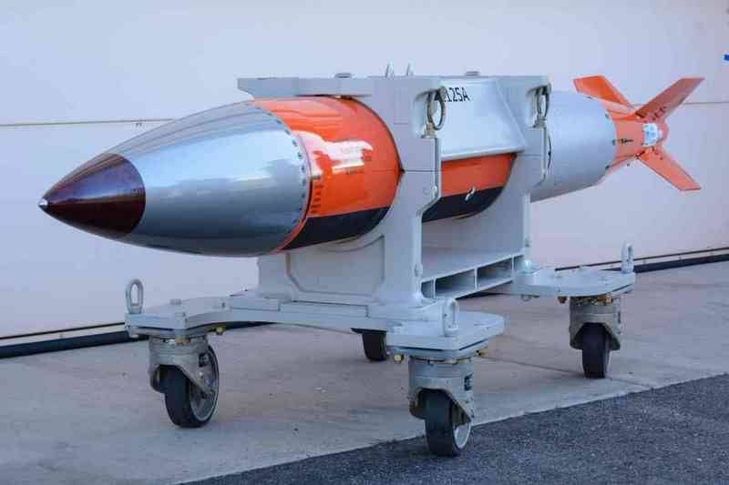 Nos Estados Unidos, adiou o início da modernização das bombas termonucleares para o nível de B61-12
