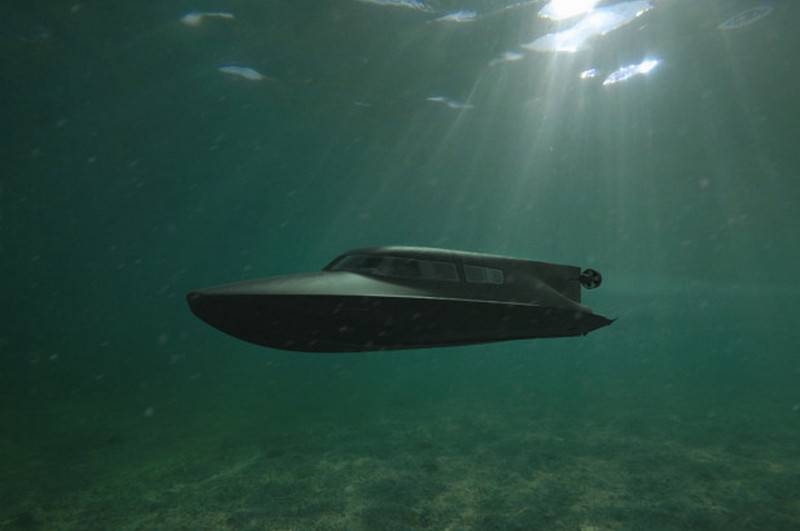 Britain develop a boat able to swim and under water