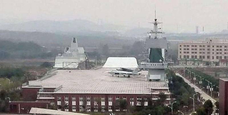 China baute einen bodengebundenen "Zementflugzeugträger"