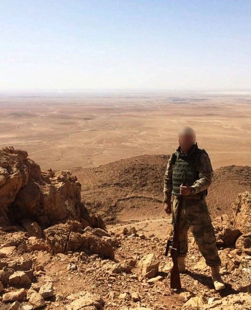 Discuta en línea fotos de un luchador con una "actualización" de tres líneas en Siria