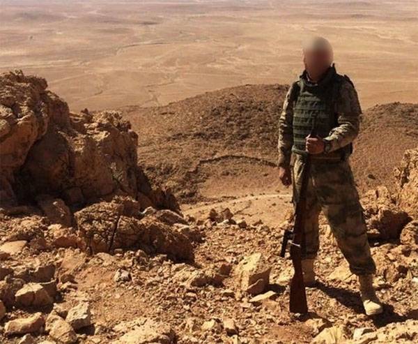 В сети обсуждают фото бойца с "апгрейдом" трёхлинейки в Сирии