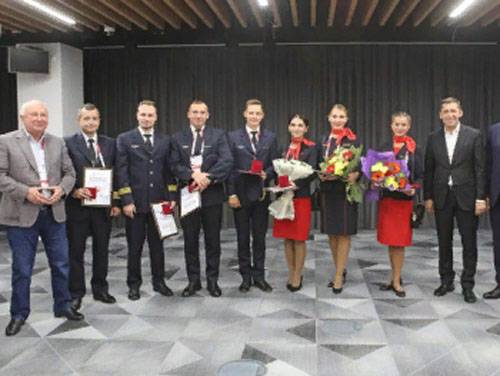 Экипаж Airbus А321, севшего в кукурузное поле, получил ключи от квартир в Екатеринбурге