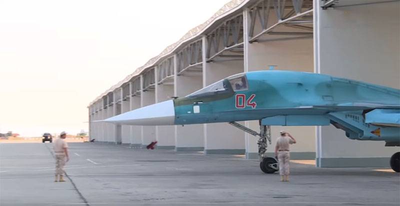 Na base aérea de Khmeimim, foram contratados hangares de proteção para o Su-34 e o Su-35