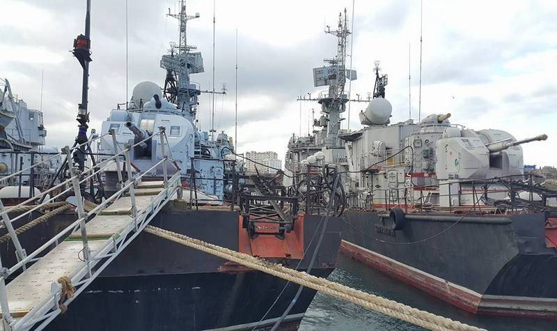 Киев не намерен возвращать оставшиеся в Крыму корабли и военную технику