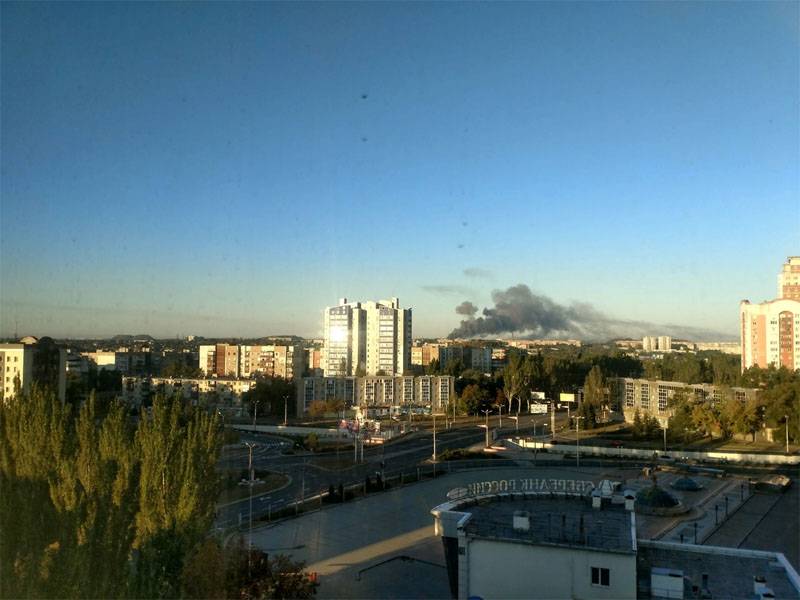Украинская сторона заявляет о горящем складе боеприпасов в Донецке