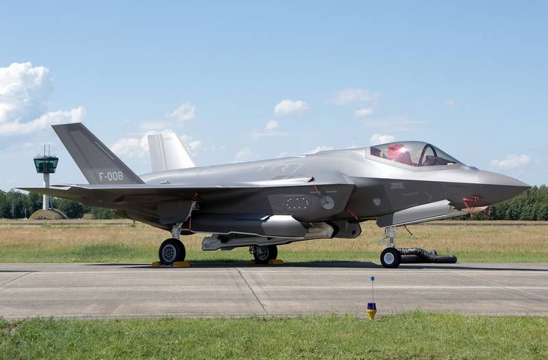 美国国会批准波兰出售F-35战斗机