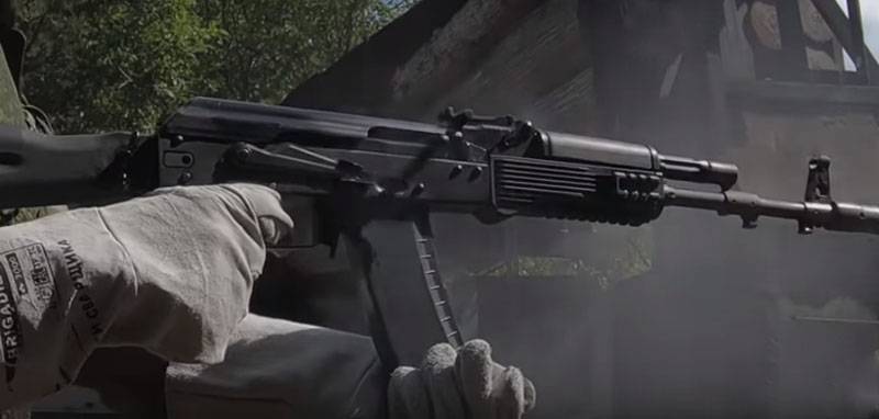 "Cien vidas" del rifle de asalto Kalashnikov