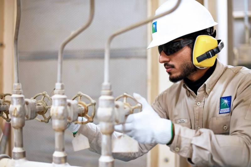 Цены на нефть взлетели почти на 14 процентов в связи с событиями в Саудовской Аравии