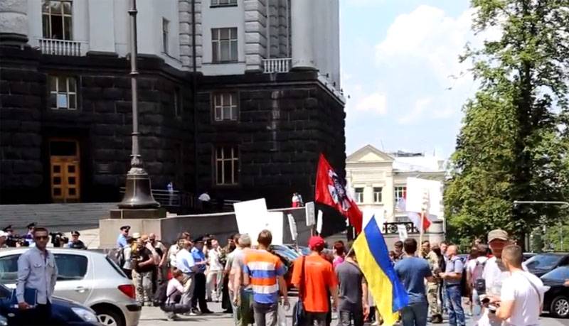 Ukrayna'da: Steinmeier’in formülü yerine getirildiğinde, ülke bir kart evi gibi parçalanacak