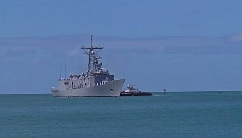 US Navy and Singapore sank the frigate FFG 54 Ford during exercises