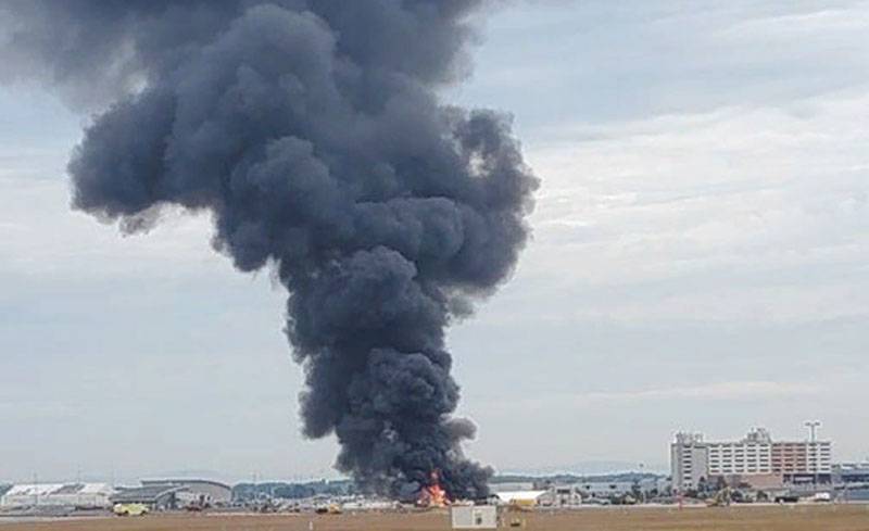 B-17 Flying Fortress crashed into the airfield in the US