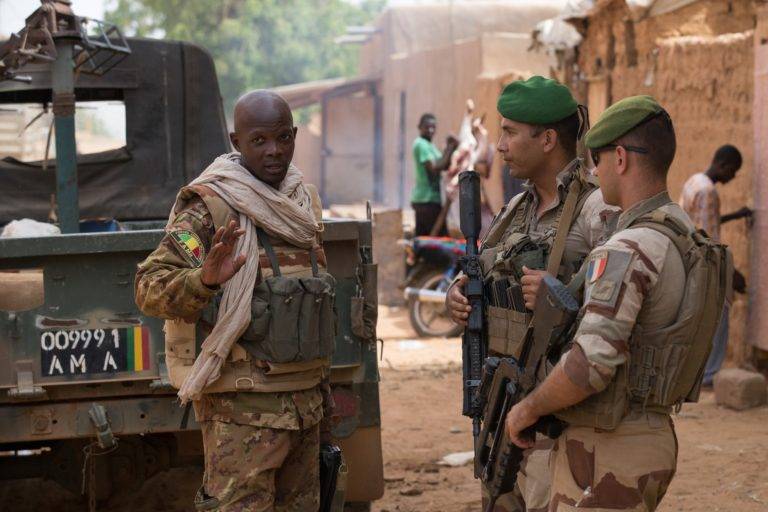 Francia pedirá a los aliados que ayuden en las operaciones militares en África