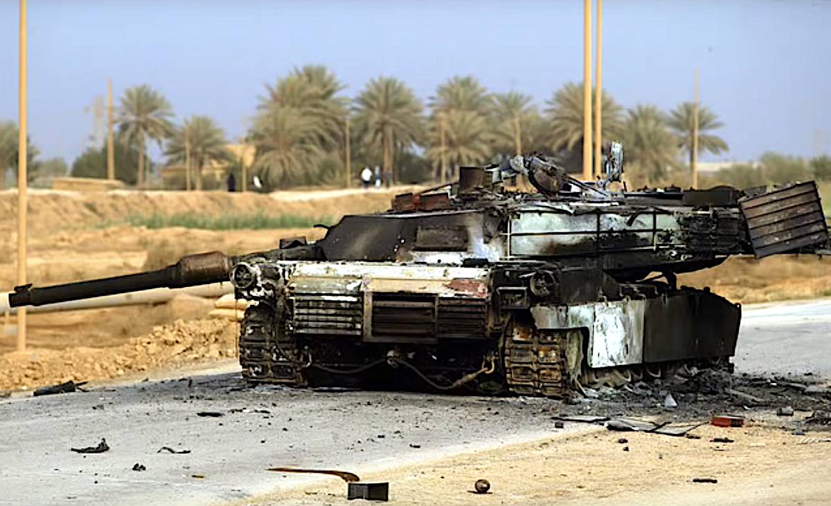 Сколько подбито танков абрамс. M1 Abrams вышибные панели. Танки Абрамс в Ираке. Абрамс м113.