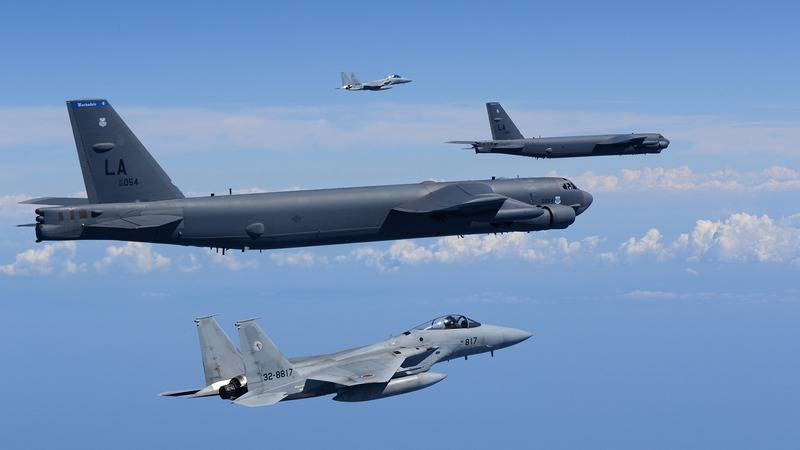 Los estrategas estadounidenses de B-52 alcanzaron objetivos en el Mar del Norte