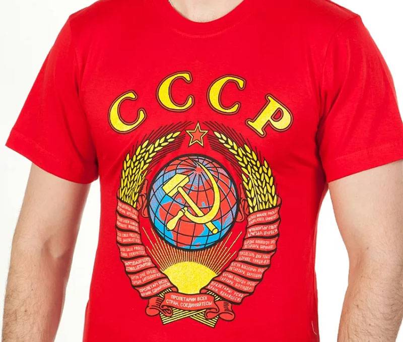 Na Ucrânia, um julgamento criminal de um homem de camiseta com o brasão de armas da URSS