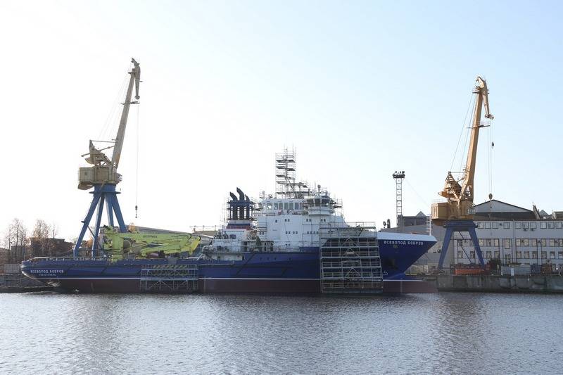 Logistics support vessel Vsevolod Bobrov is preparing for the introduction of the crew