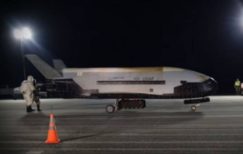 هواپیمای آمریکایی X-37B پس از گذراندن 780 روز در مدار به زمین بازگشت